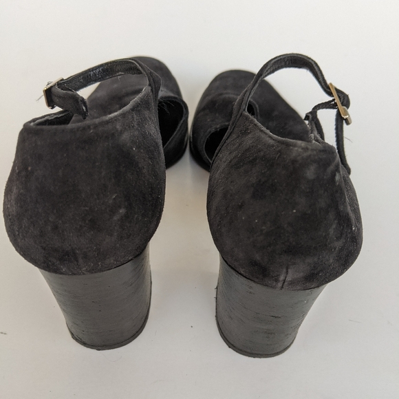 Heels - Picture 4 of 6